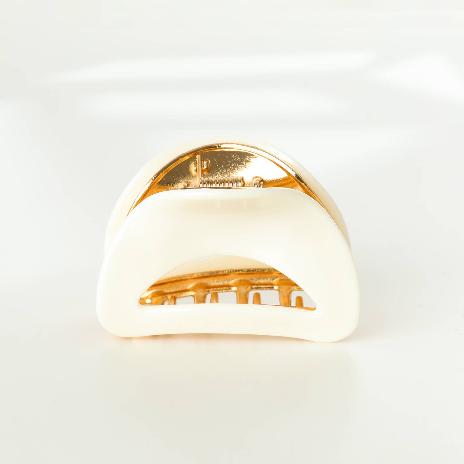 Nadia Solid Curved Metal Claw Clip - Cloth + Cabin