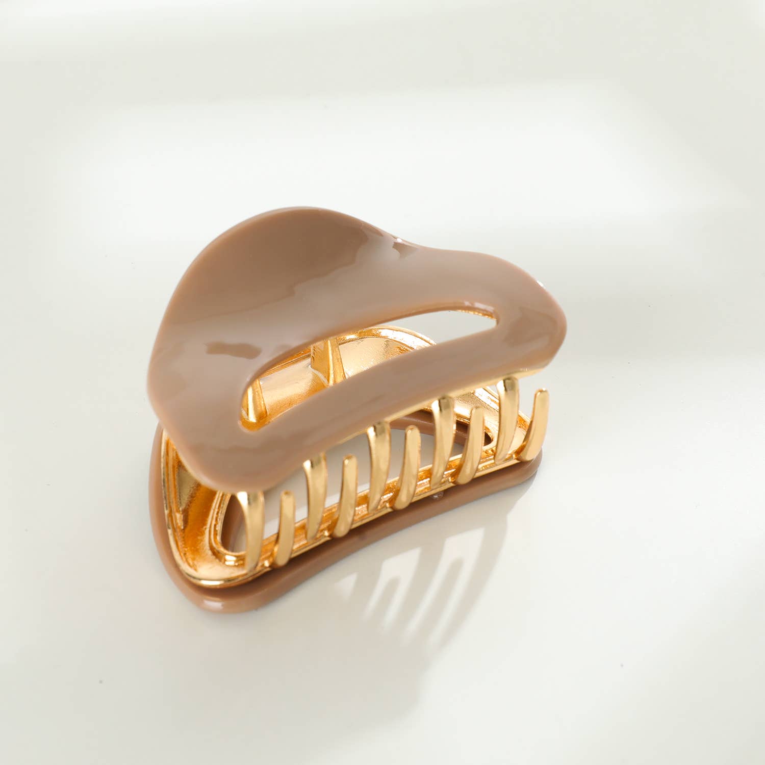 Nadia Solid Curved Metal Claw Clip - Cloth + Cabin